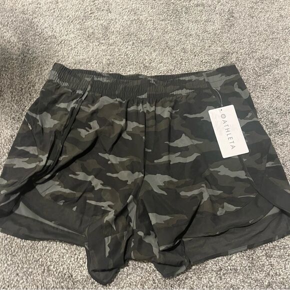 Athleta printed MESH RACER RUN SHORT 4” - Picture 4 of 10